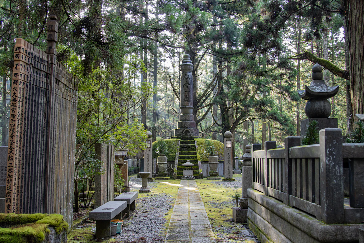 Featured image of post Wakayama Travel Guide: Sacred Mountains and Natural Wonders